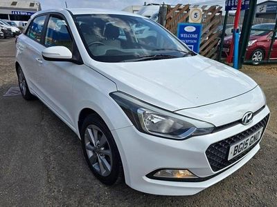 White Used 2015 Hyundai i20 SE Hatchback | £5,999 (A bit pricey)