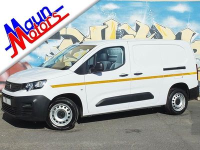 Used Peugeot Partner Premium 100 HP (73 kW) 2023 White MPV