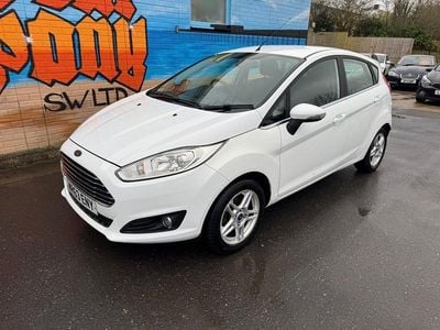 Used Ford Fiesta Zetec 75 HP (55 kW) 2013 White Hatchback