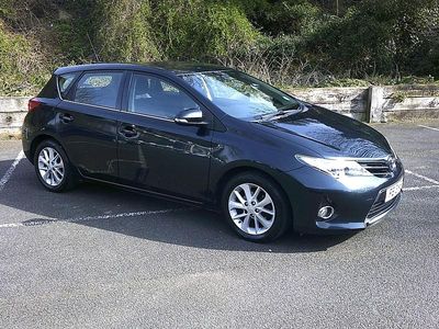 Usado Toyota Auris Multidrive S 132 HP (97 kW) 2013 Cinzento Citadino