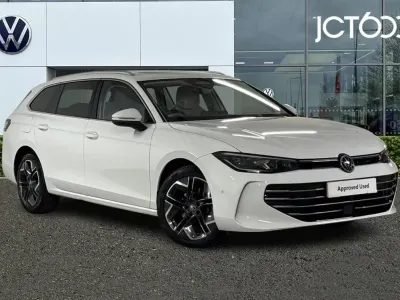 Used VW Passat Elegance 150 HP (110 kW) 2024 White Estate