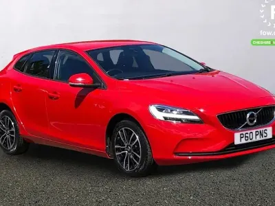 Used Volvo V40 Momentum 122 HP (89 kW) 2018 Red Hatchback