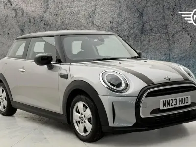 Używany Mini Cooper Classic 134 KM (98 kW) 2023 Srebrny Hatchback