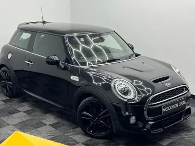 Usado Mini Cooper S Hatch 192 CV (141 kW) 2018 Negro Utilitario
