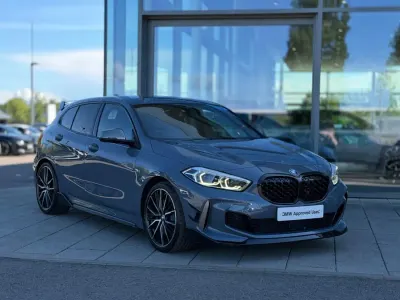 Begagnad BMW M135 Comfort Edition 306 HK (225 kW) 2021 Grå Halvkombi