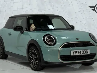 Usado Mini Cooper Hatch 154 CV (113 kW) 2024 Verde Utilitario