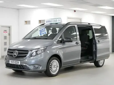 Usado Mercedes Vito Premium 190 HP (139 kW) 2021 Cinzento Van
