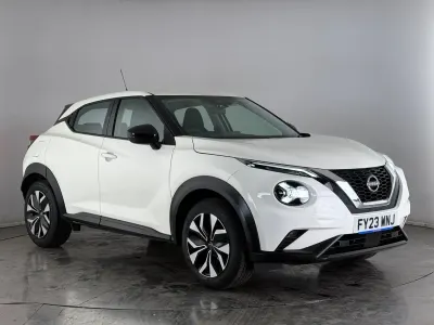 Używany Nissan Juke Acenta 114 KM (83 kW) 2023 Biały SUV