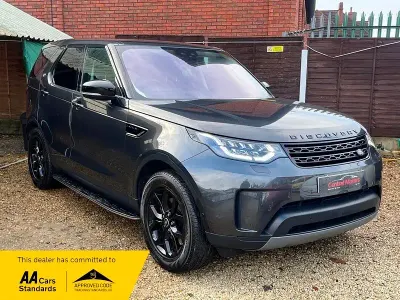 Usado Land Rover Discovery 5 SE 240 CV (176 kW) 2020 Gris SUV