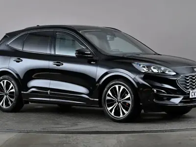 Käytetty Ford Kuga ST-Line X 150 HP (110 kW) 2023 Musta Katumaasturi