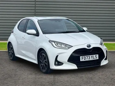Usado Toyota Yaris Design 116 HP (85 kW) 2024 Branco Citadino