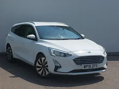Used Ford Focus Zetec 125 HP (91 kW) 2019 White Estate