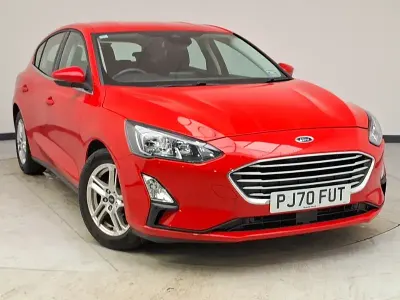 Begagnad Ford Focus Zetec 125 HK (91 kW) 2020 Röd Halvkombi