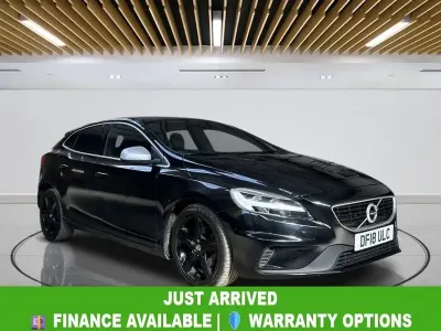 Begagnad Volvo V40 R-Design 122 HK (89 kW) 2018 Svart Halvkombi