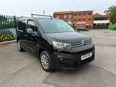 Used Citroën Berlingo Start 100 HP (73 kW) 2019 Black MPV