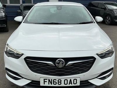 Second-hand Vauxhall Insignia SRi 110 CP (80 kW) 2018 Alb Hatchback