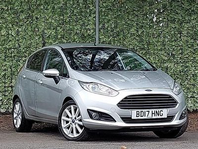 Begagnad Ford Fiesta Titanium 100 HK (73 kW) 2017 Silver Halvkombi