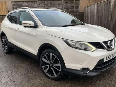 White Used 2015 Nissan Qashqai Tekna SUV | £6,995 (A bit pricey)