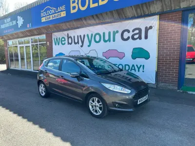 Begagnad Ford Fiesta Zetec 82 HK (60 kW) 2015 Grå Halvkombi