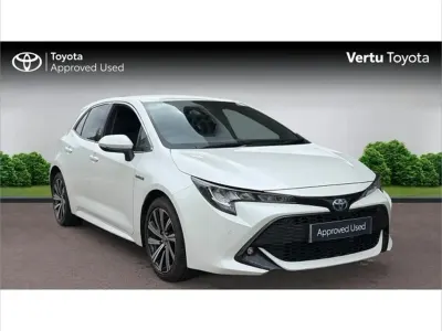 Używany Toyota Corolla Design 122 KM (89 kW) 2020 Biały Hatchback