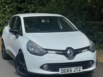 Used Renault Clio Dynamique 90 HP (66 kW) 2015 White Hatchback