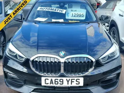 Usado BMW 118 Sport Line 140 CV (102 kW) 2020 Negro Utilitario