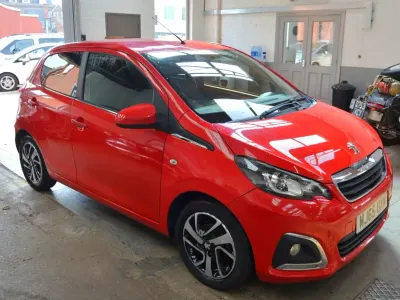 Usado Peugeot 108 Allure 2015 Rojo Utilitario