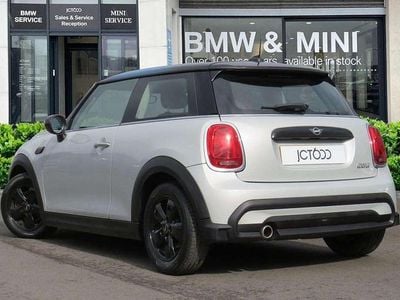 Begagnad Mini Cooper Classic 134 HK (98 kW) 2021 Silver Halvkombi