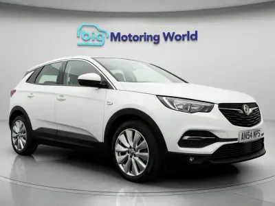 Used Vauxhall Grandland X Elite 130 HP (95 kW) 2019 White SUV