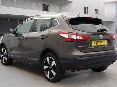 Used Nissan Qashqai N-Connecta 110 HP (80 kW) 2017 Chestnut bronze SUV