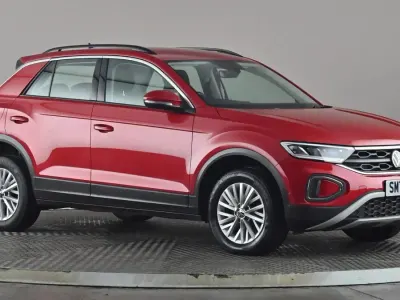Used VW T-Roc Life 150 HP (110 kW) 2023 Red SUV