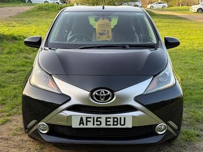 Begagnad Toyota Aygo X-clusiv 68 HK (50 kW) 2015 Svart Halvkombi