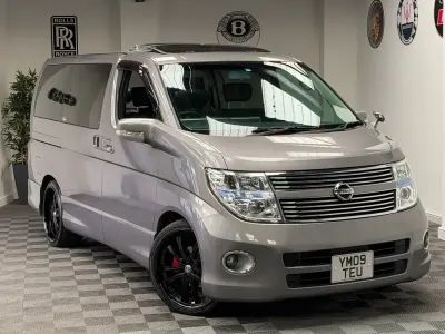 Usado Nissan Elgrand 2025 Gris