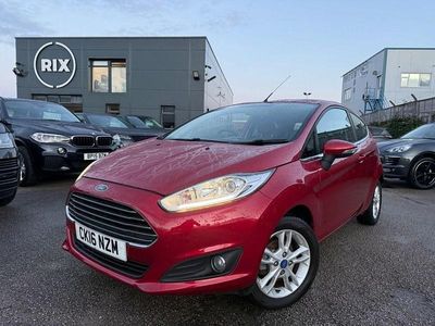 Used Ford Fiesta Zetec 82 HP (60 kW) 2016 Red Hatchback