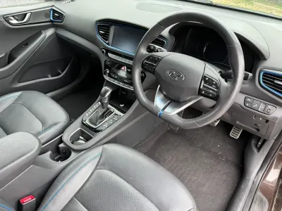 Begagnad Hyundai Ioniq Premium SE 141 HK (103 kW) 2016 Brun Halvkombi