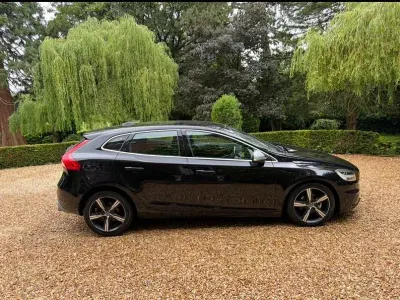 Used Volvo V40 R-Design 120 HP (88 kW) 2017 Black Hatchback