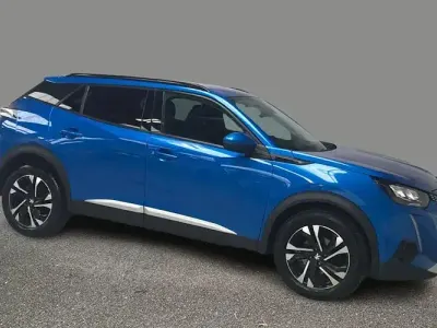 Käytetty Peugeot 2008 Allure Premium 131 HP (96 kW) 2022 Katumaasturi
