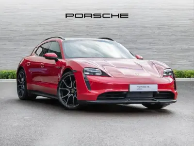 Usado Porsche Taycan 419 kW (571 CV) 2024 Rojo Familiar