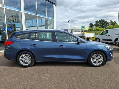 Begagnad Ford Focus Zetec 125 HK (91 kW) 2020 Blå Kombi