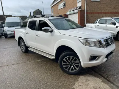 Używany Nissan Navara Acenta+ 2016 Biały Pickup