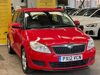 Begagnad Skoda Fabia SE 86 HK (63 kW) 2012 Röd Halvkombi
