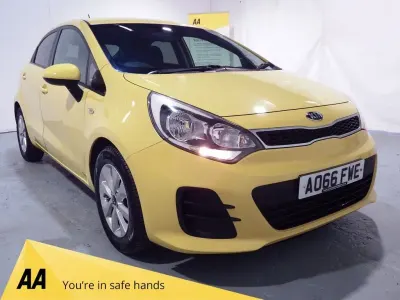 Used Kia Rio 84 HP (61 kW) 2016 Yellow Hatchback