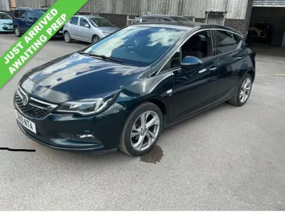 Used Vauxhall Astra SRi 105 HP (77 kW) 2019 Green Hatchback