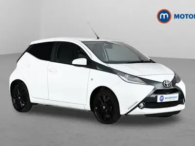 Used Toyota Aygo x-style 69 HP (50 kW) 2018 White Hatchback