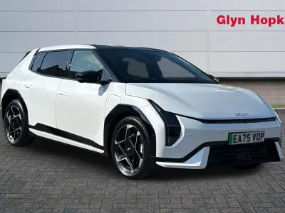Begagnad Kia EV4 GT-Line S 150 kW (204 HK) 2025 Vit Halvkombi