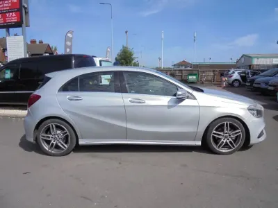 Usado Mercedes A200 AMG line 136 CV (100 kW) 2017 Plateado Utilitario