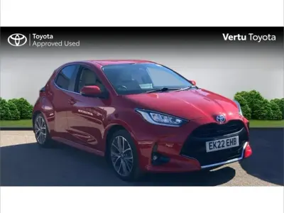 Used Toyota Yaris Hybrid 113 HP (83 kW) 2022 Red Hatchback