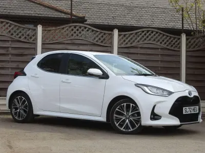 Used Toyota Yaris Hybrid 116 HP (85 kW) 2022 White Hatchback