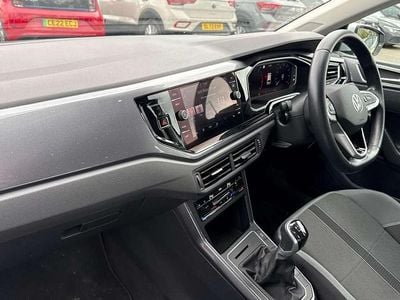 Usado VW Polo Style 95 CV (69 kW) 2022 Plateado Utilitario