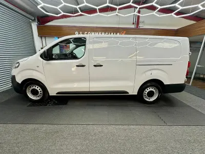 Used Vauxhall Vivaro 100 HP (73 kW) 2022 White MPV
